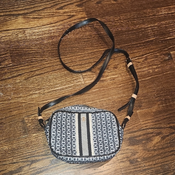 Tory Burch Handbags - Tory Burch Gemini Crossbody